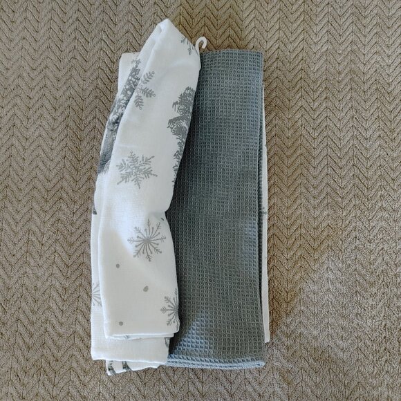 Winter Wonderland Set of Three Kitchen Towels 18in x 28in / 46cm x 71cm - Picture 3 of 3